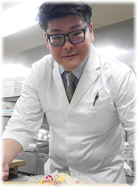 スタッフ　誇りを持って花屋の料理を提供します