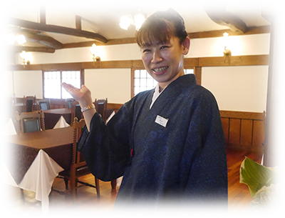 スタッフ　お食事のお席へご案内いたします